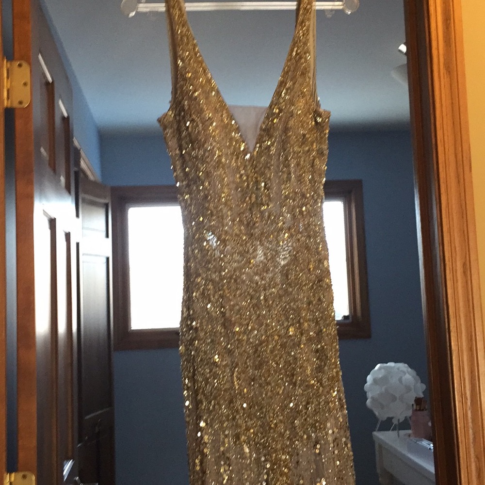 WORN ONCE MAC DUGGAL PROM GOWN SIZE 6!
